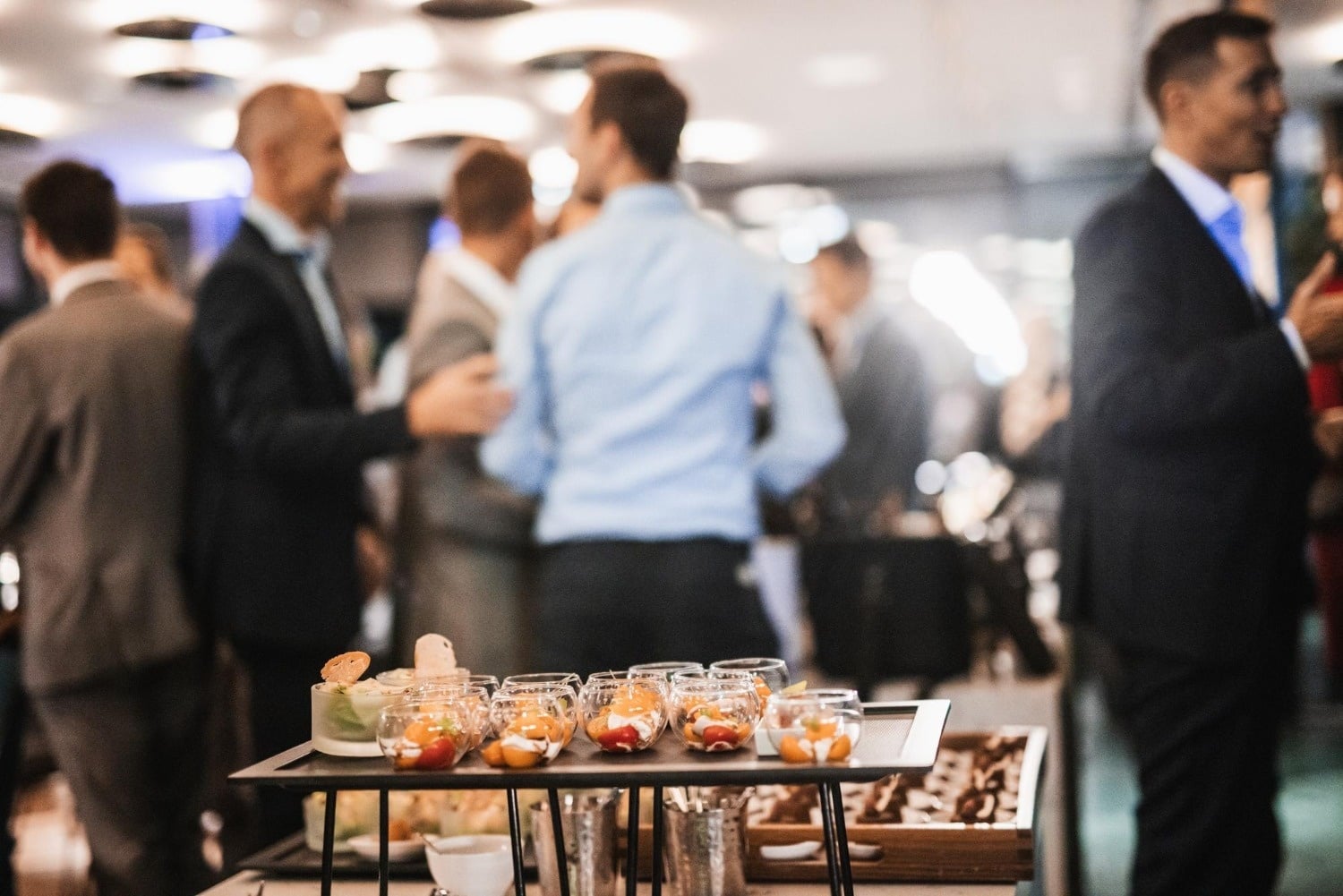 Tequendama: Corporativa | Aperitivos gourmet en un evento de gala.