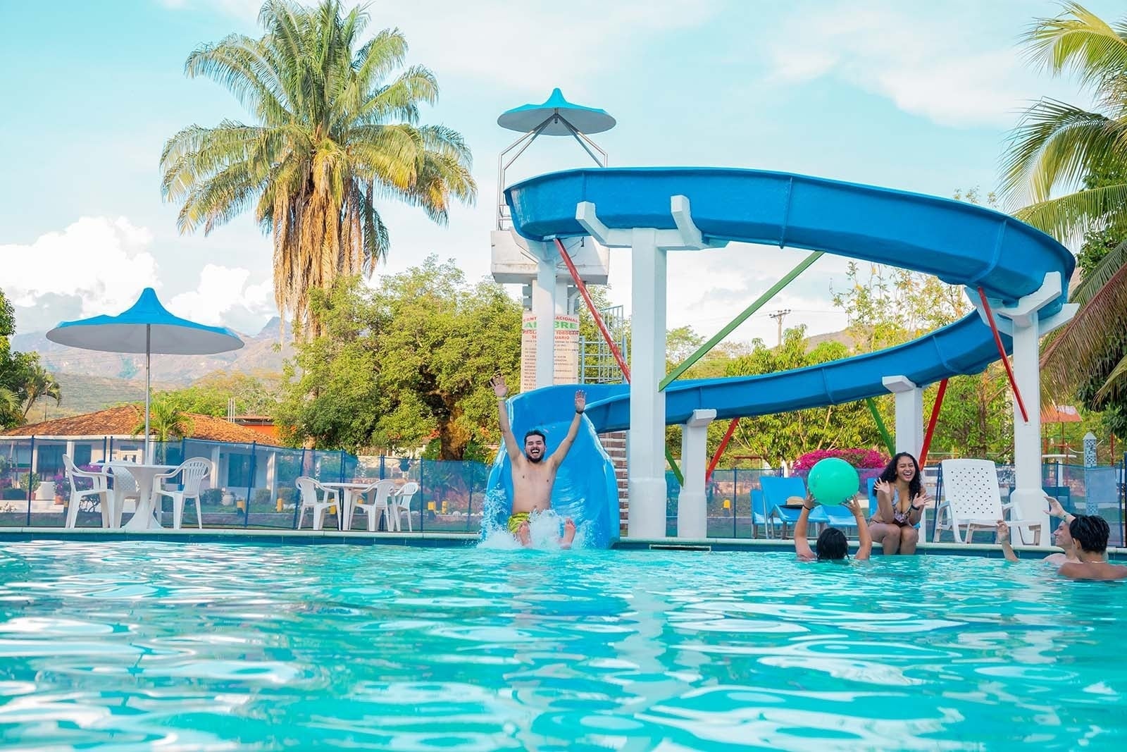 Tequendama: Corporativa - People enjoying waterslide and pool fun.