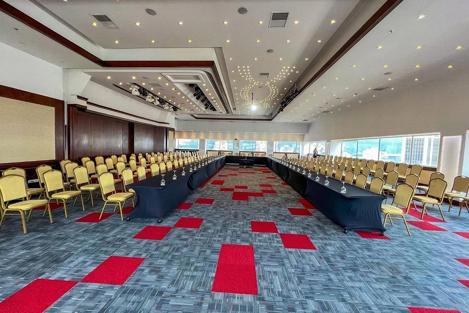 U-shaped conference setup for Events | Tequendama Suites Bogotá.