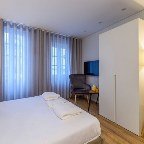 D. Pedro V Apartments - Esquerdo c Varanda