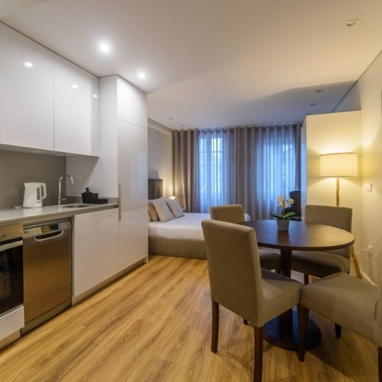 D. Pedro V Apartments - Esquerdo c Varanda