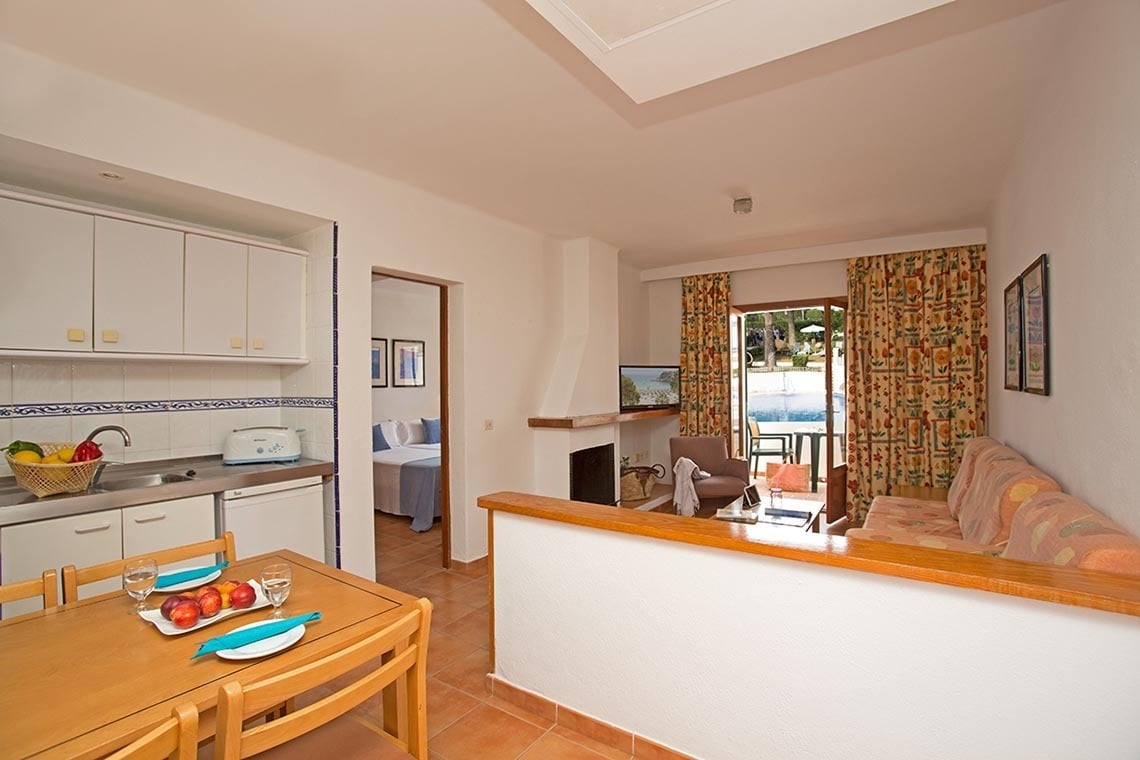 Amplio apartamento con cocina y acceso a piscina, perfecto para familias en Gavimar Cala Gran Costa del Sur, Cala d'Or.