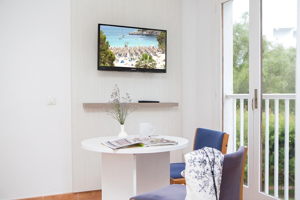 Habitación acogedora con TV en Gavimar Cala Gran Costa del Sur.