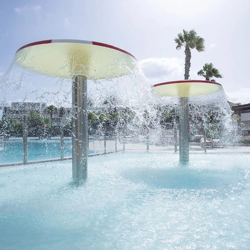 Fuentes en forma de seta de la piscina infantil de Los Zocos Impressive Lanzarote