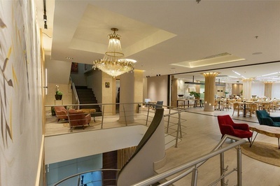 a large chandelier hangs from the ceiling of a restaurant - 