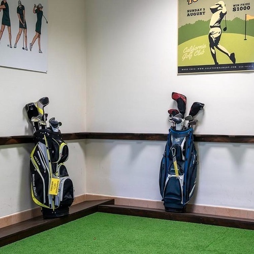 ein kettlebell aus svetus liegt auf dem boden