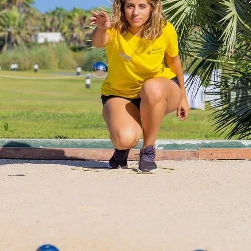 ein kettlebell aus svetus liegt auf dem boden