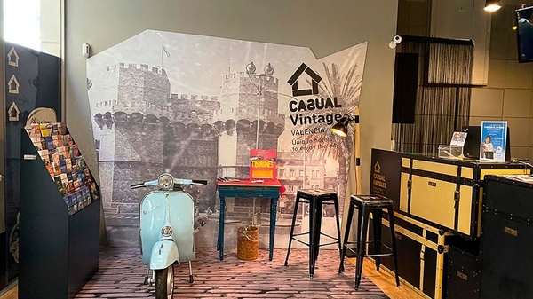 Reception of the Casual Vintage hotel, in the center of Valencia