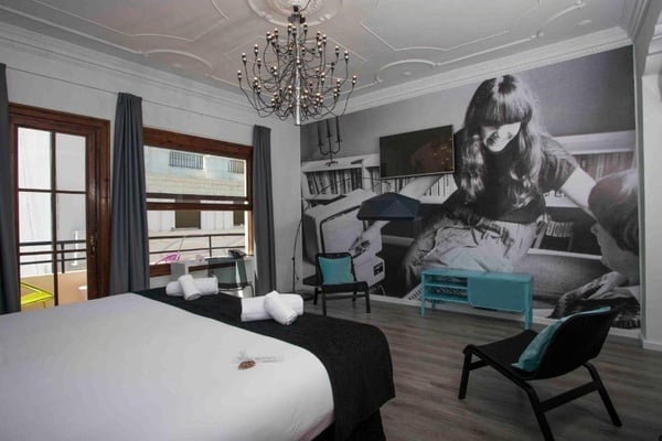 Themed room with terrace in Valencia