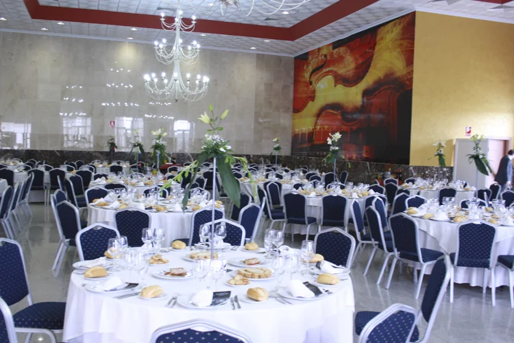 Hotel Acosta: Ciudad de la Musica, piscina exterior y celebración en el jardín.