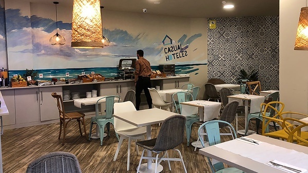 Bar-cafetaria para pequeno-almoço em Casual del Mar, capital de Málaga