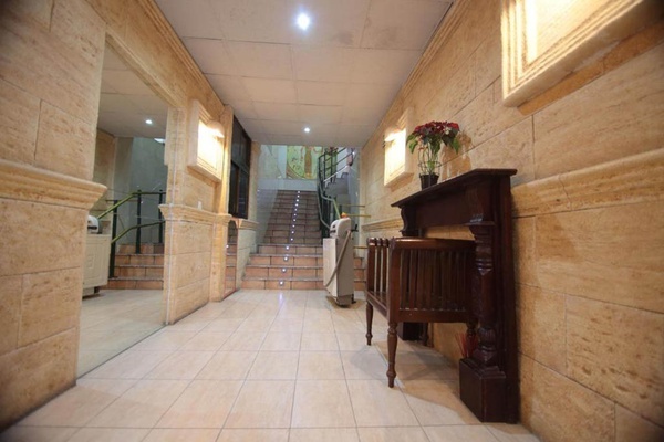 Entrance of the budget hotel Casual de las Civilizaciones Valencia