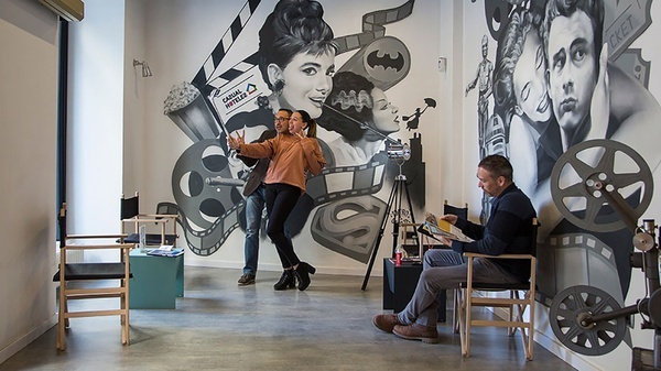 Cinema-themed murals at Casual Cine near Valencia City Hall