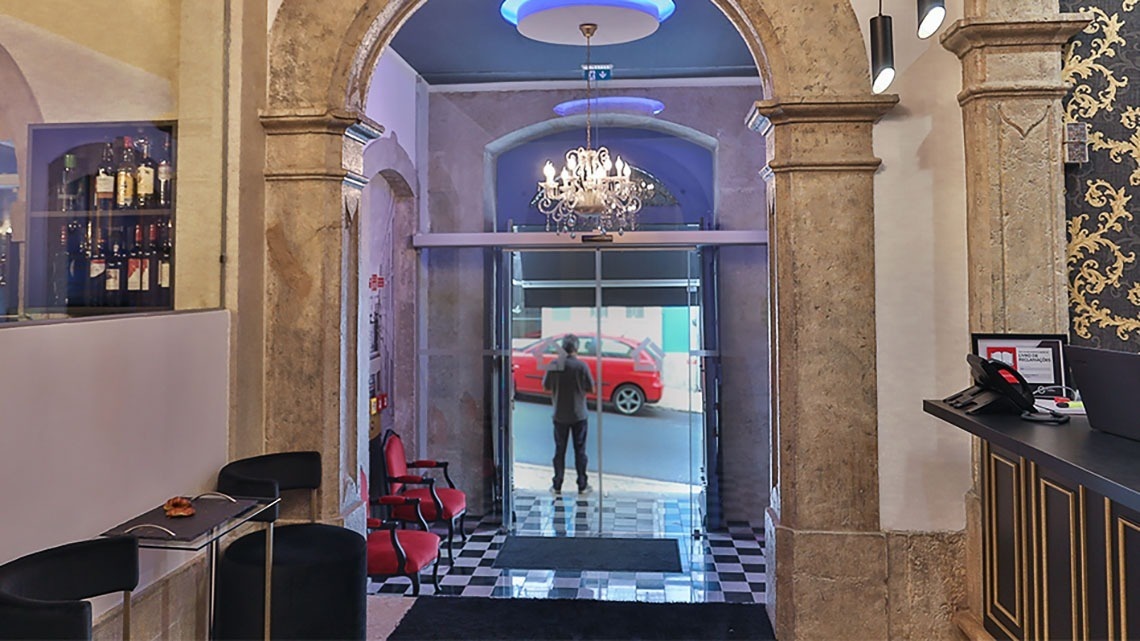 Entrance of Casual Belle Époque, charming hotel in the center of Lisbon