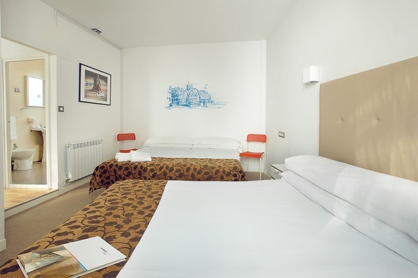 Hotel com quartos luminosos e espaçosos no centro de Bilbau