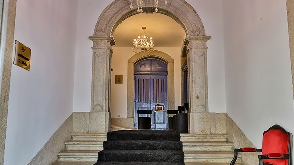 Ingang van Casual Belle Époque themahotel in Lissabon