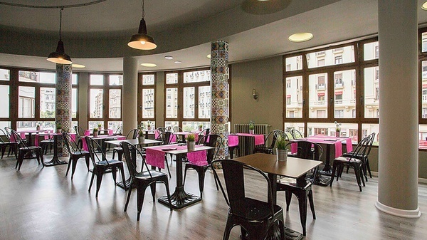 Cafeteria-restaurant with views of the center of Valencia