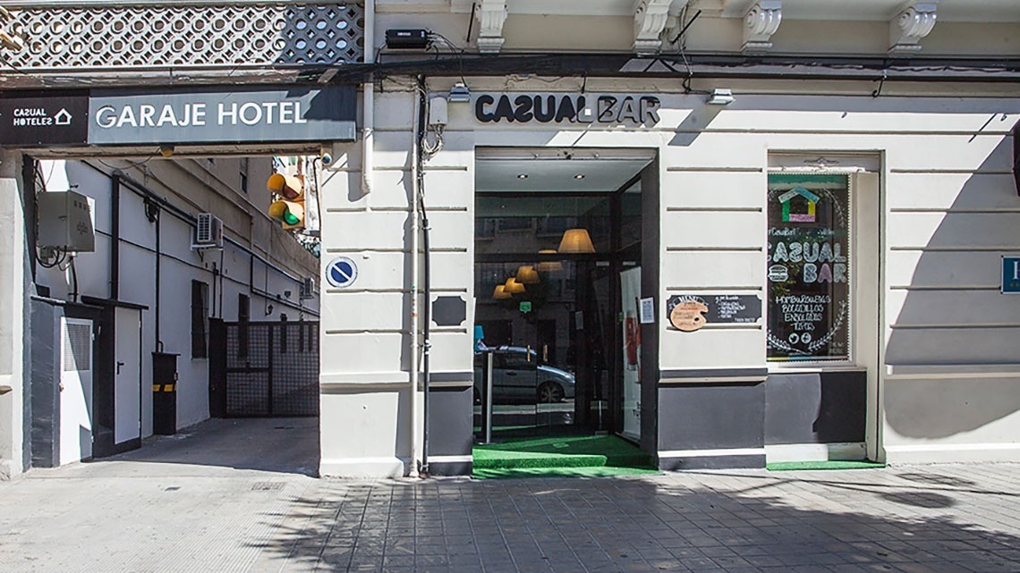 Entrance of the Casual de las Artes bar, on Avenida del Puerto in Valencia