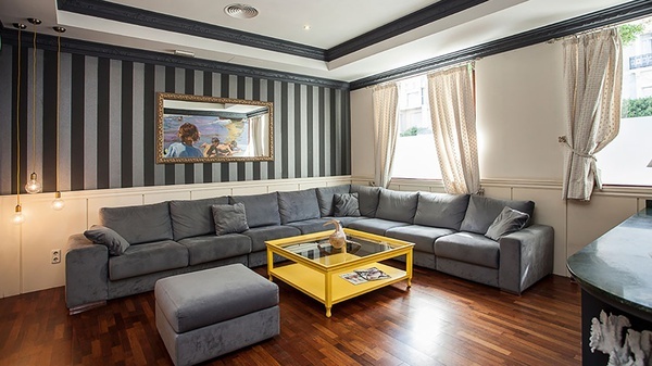 Cozy hotel reception in Casual de las Artes Valencia