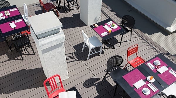 Hôtel avec terrasse cafétéria dans le centre de Madrid