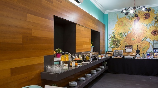 Hotel with buffet breakfast, bed and breakfast in Valencia