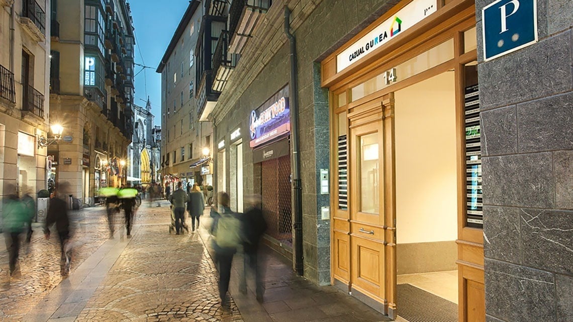 Entrance of Casual Gurea, pet friendly hotel in the old town of Bilbao