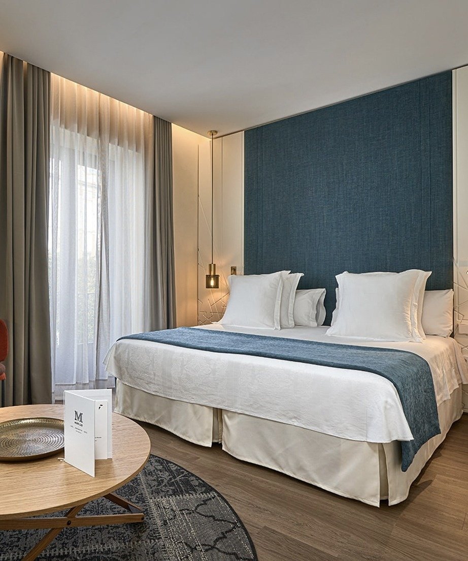 Tourist suite apartments in the center of Seville Plaza Santa Cruz