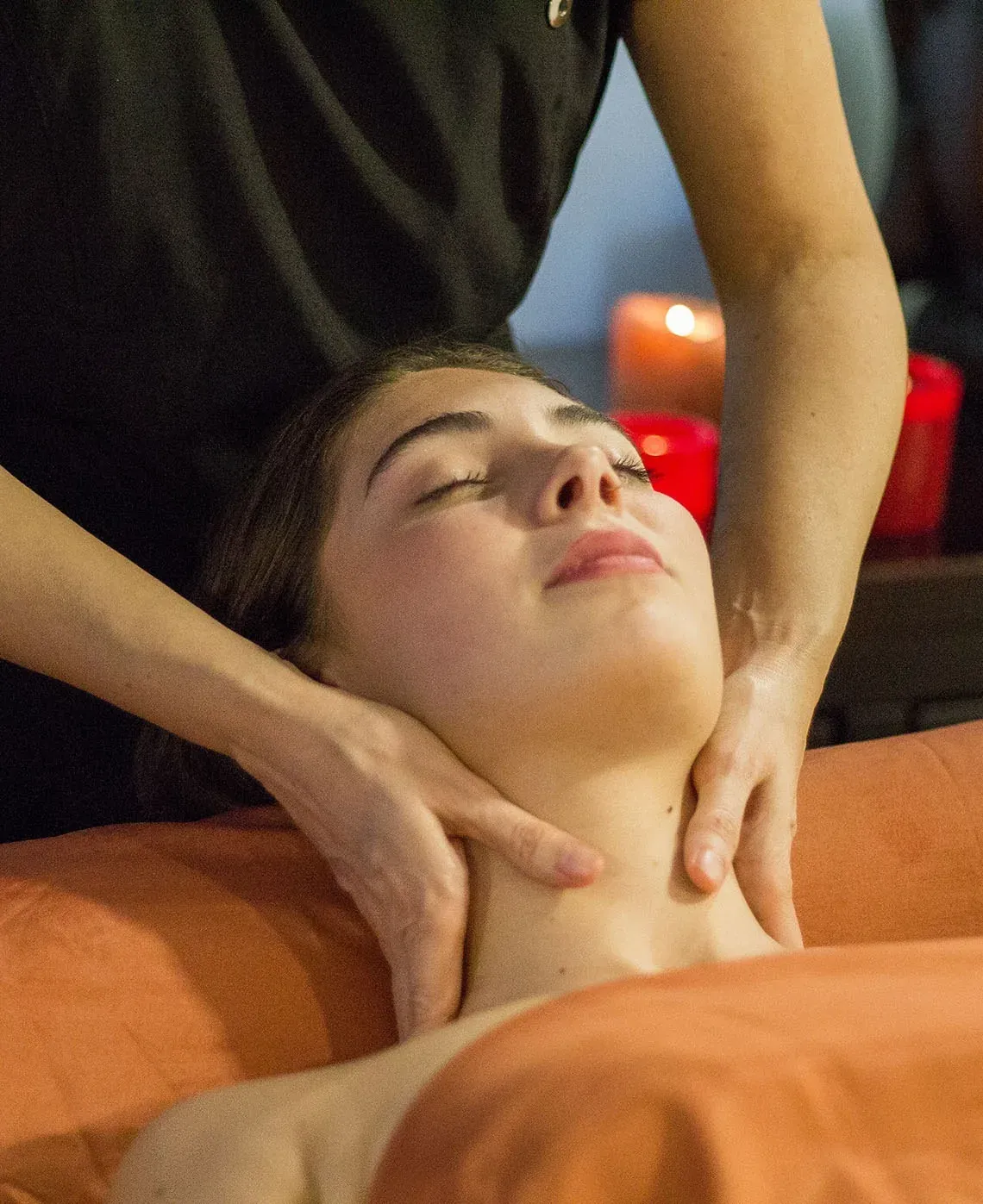 ESTIVAL: Aquum Spa: Massatge relaxant de coll per a una experiència de benestar.