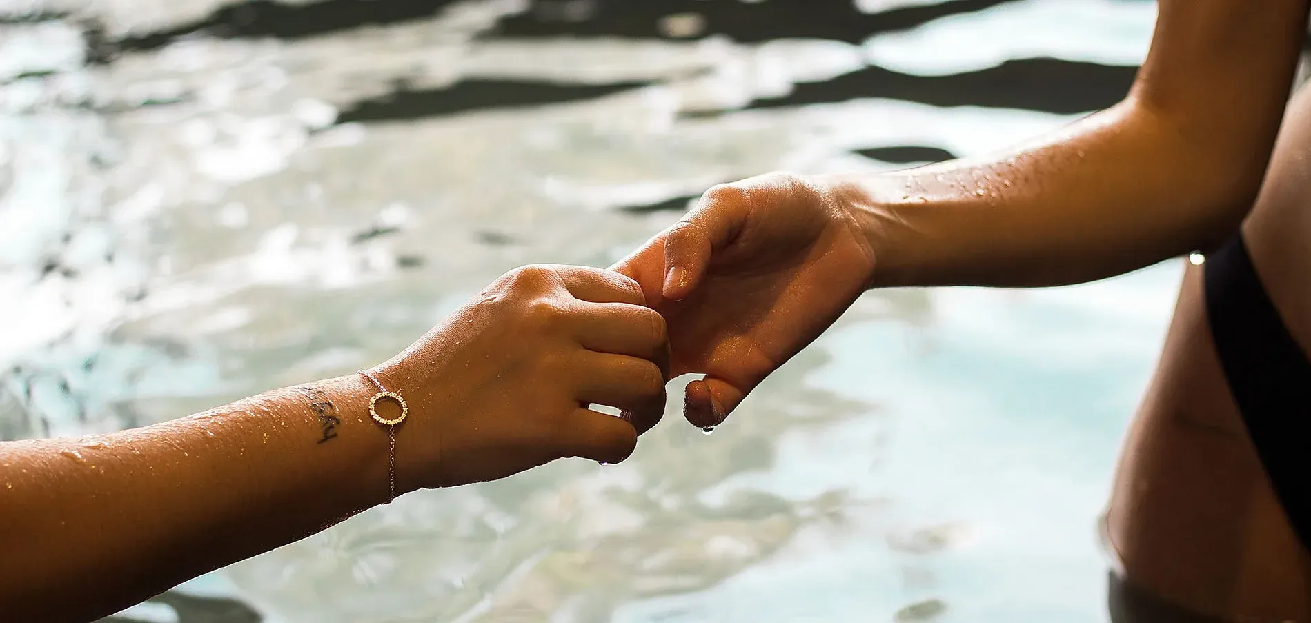 Couples connect at Aquum Spa, creating intimate Experiences. | Official Website