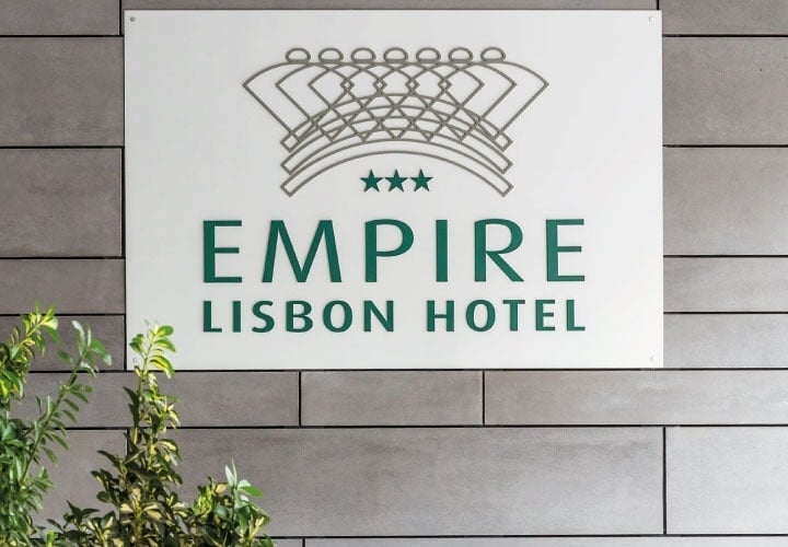 a white sign that says empire lisbon hotel