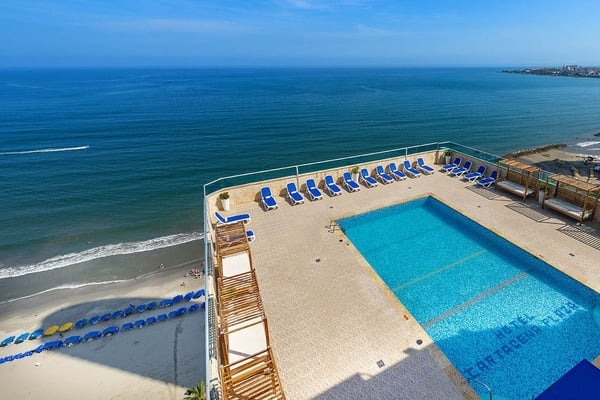 una vista aérea de la piscina del hotel san francisco