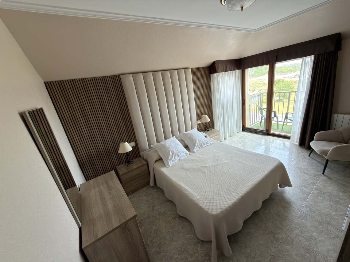 TEST 4: Modern bedroom with king-size bed, balcony view, and plush armchair.