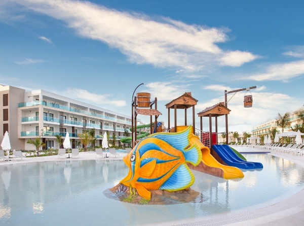 a swimming pool with a fish in the middle of it