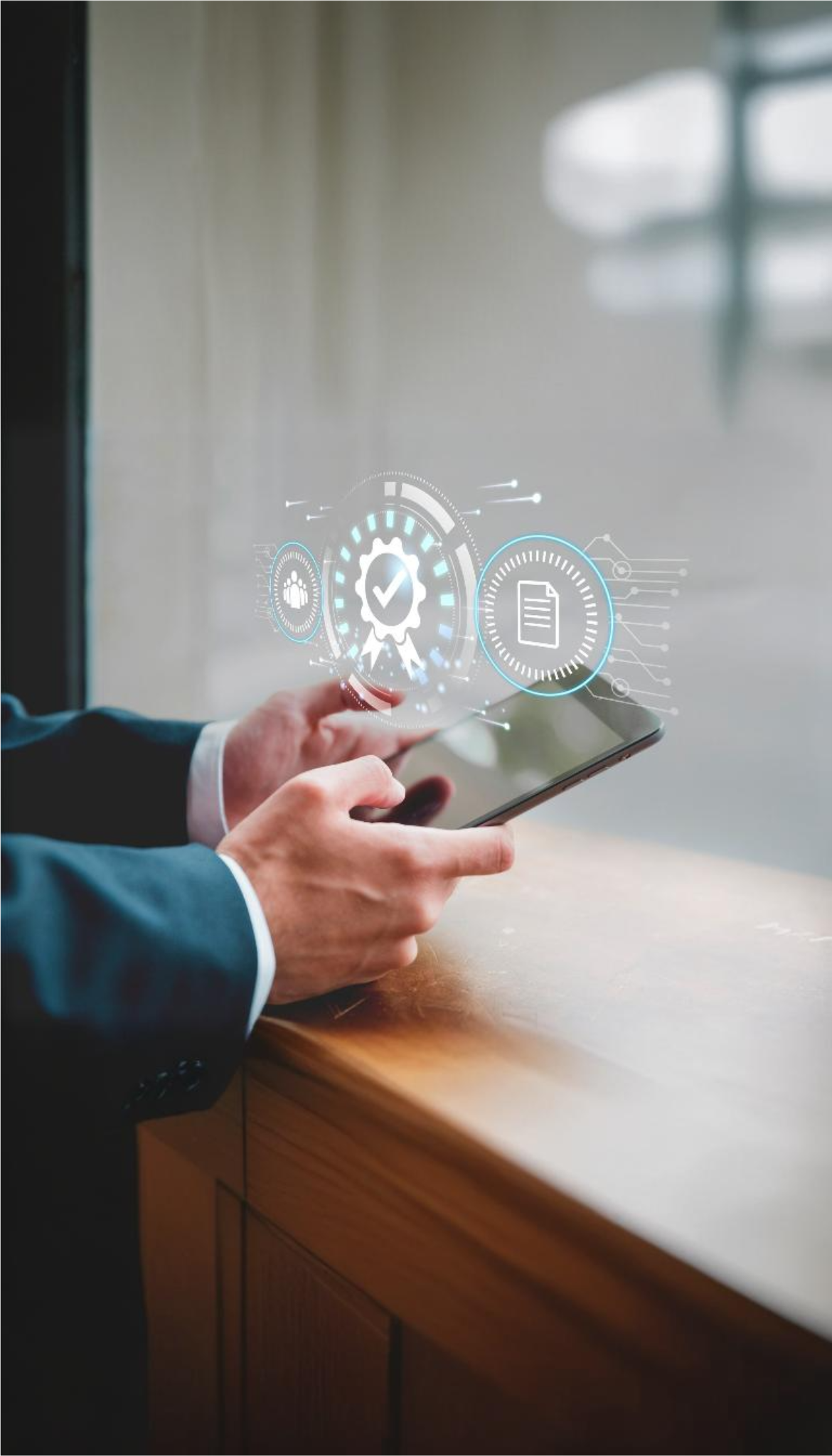 dos hombres se dan la mano frente a una ventana