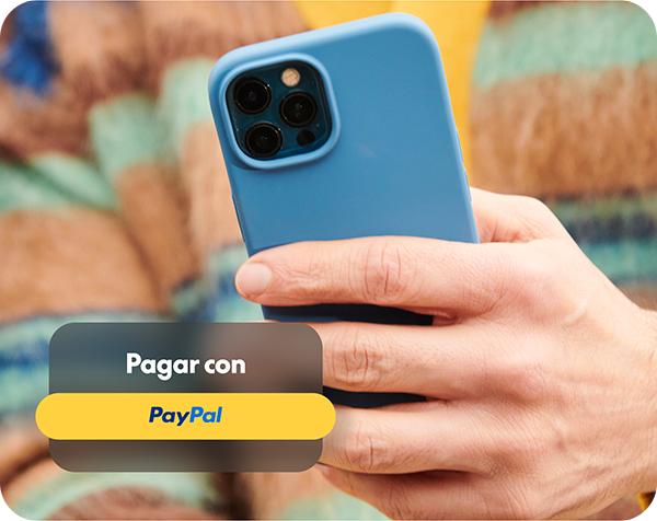 una pantalla de computadora muestra una habitación doble con cama de matrimonio