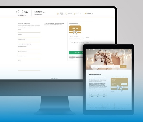 una mujer se sienta en un escritorio frente a una computadora