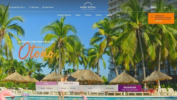 una mujer se sienta en un escritorio frente a una computadora