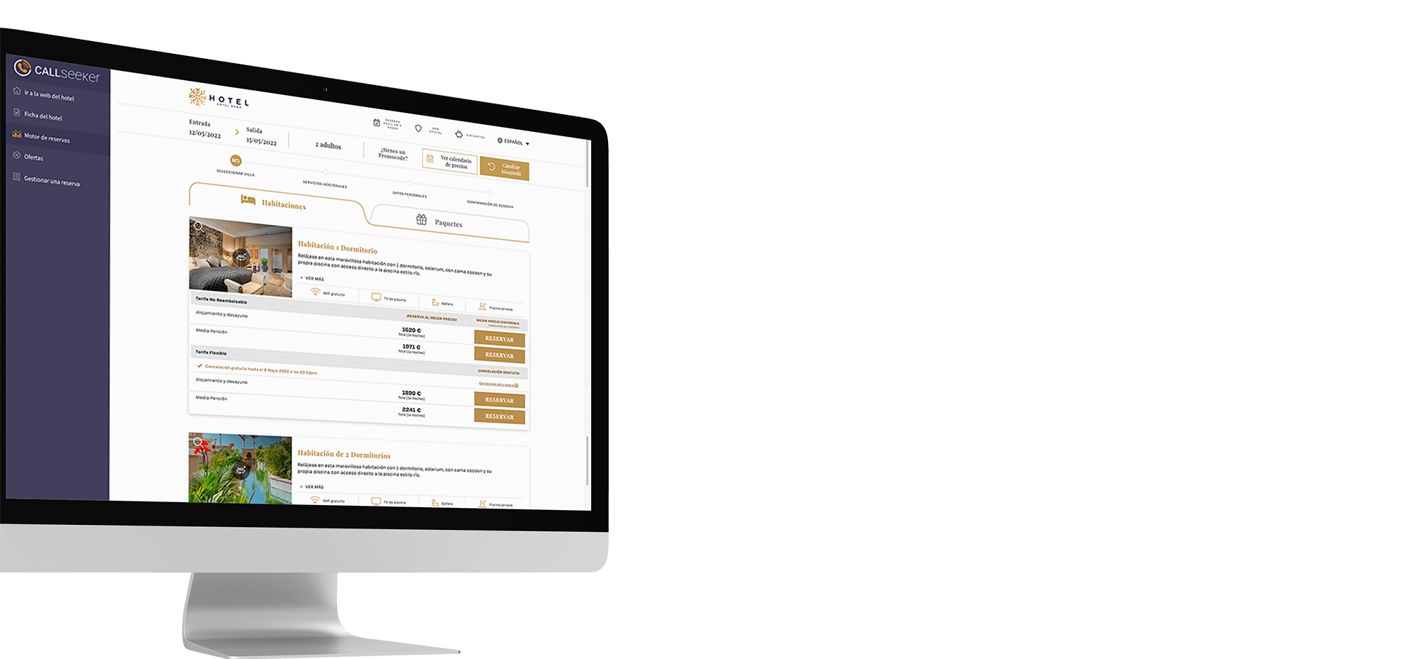 una gran piscina azul rodeada de palmeras en un resort