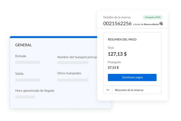 dos computadoras portátiles están sobre una mesa y una de ellas muestra una habitación estándar sin terraza