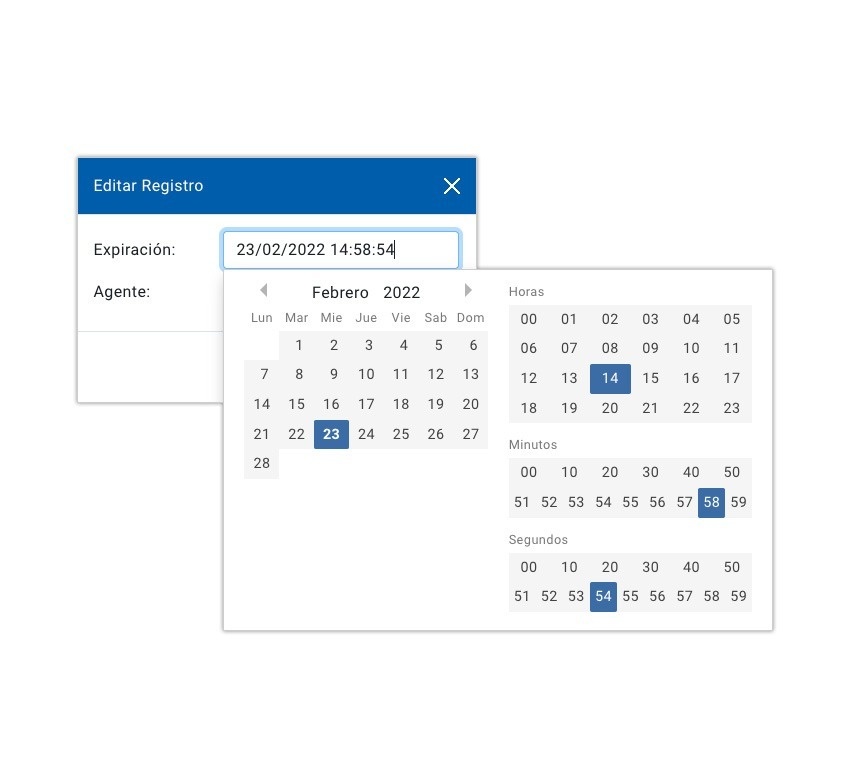 una mano presiona un candado en un fondo azul