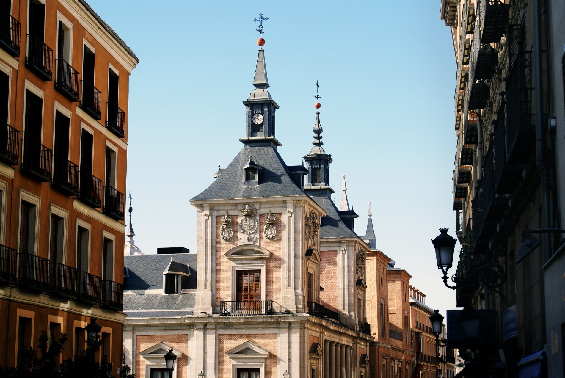 a statue of an eagle is on top of a building in a city