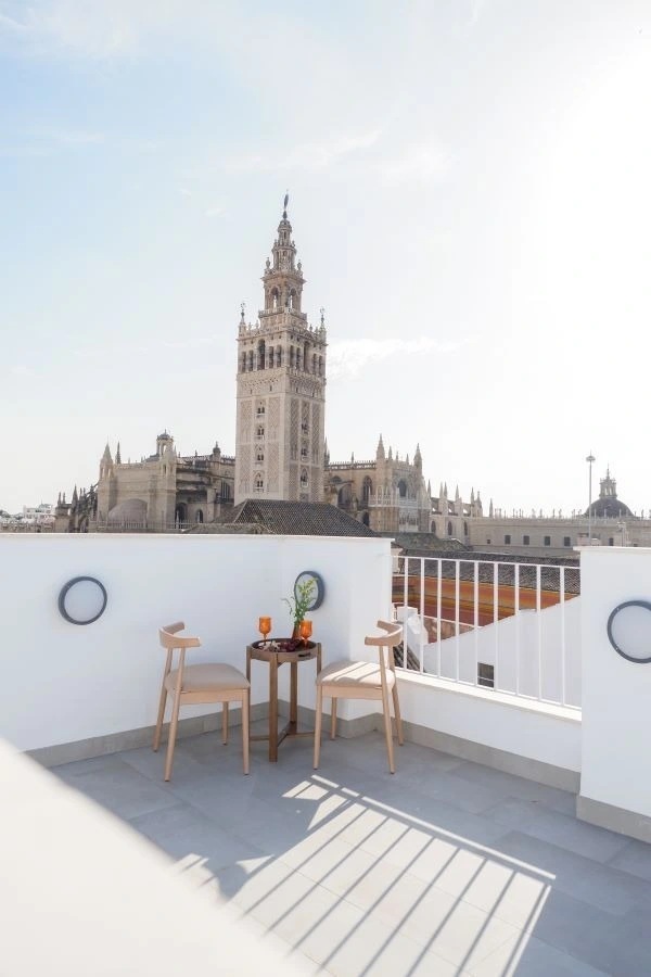 Terraza con vistas a la Catedral de Sevilla