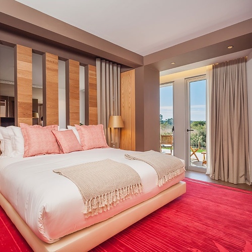 Quarto luxuoso com cama king e vista em Vale d'Azenha.