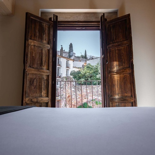 Room with exterior views from Apartamentos Vilafames Antic Palau.