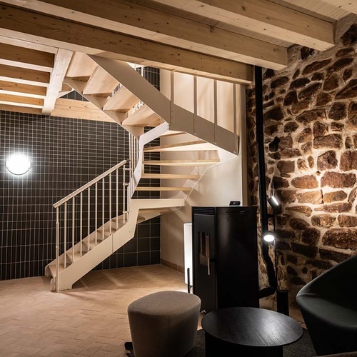 Modern staircase and lounge with fireplace in Apartamentos Vilafames Antic Palau.