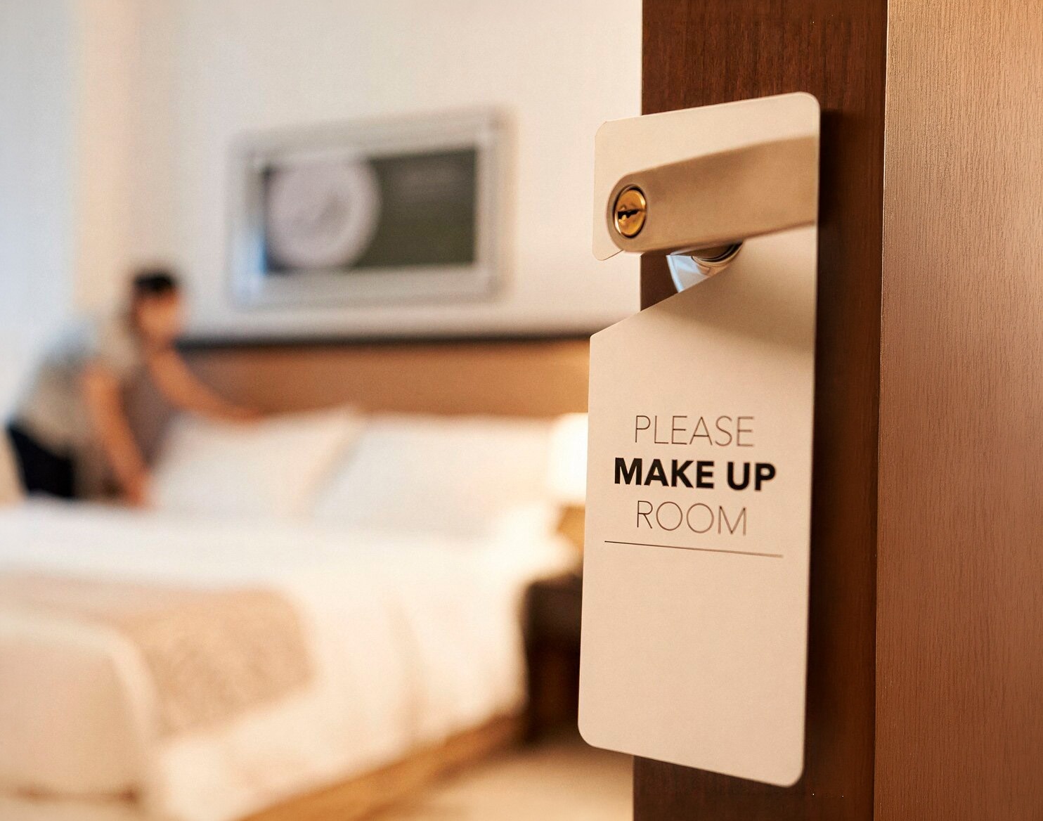 Apartamentos Vilafames Antic Palau: 'Please Make Up Room' sign on hotel door.