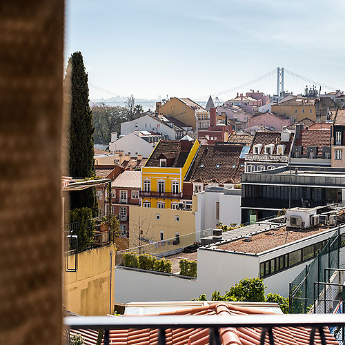 Vista de Lisboa desde Villa Dorothea, con puentes y tejados.
