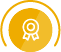 un icono de medalla blanca en un círculo amarillo .