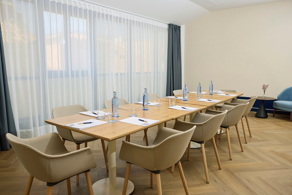 Nautical Room Meeting room for events with wooden tables and comfortable chairs. Yaramar in a modern hotel.