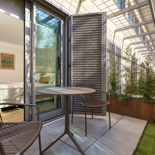 DOBLE CAMA MATRIMONIO CON JARDÍN